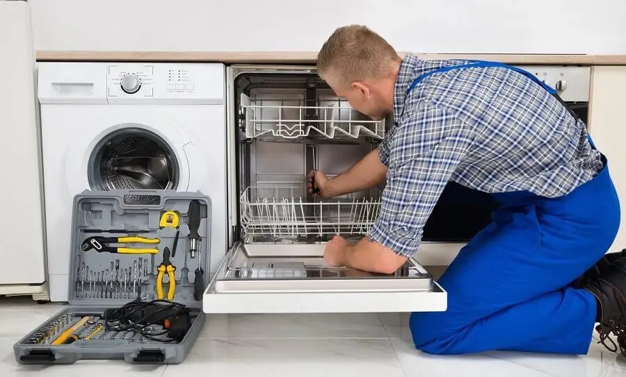 Güdül Bosch servisi teknisyen ekibi beyaz eşya tamiri yaparken